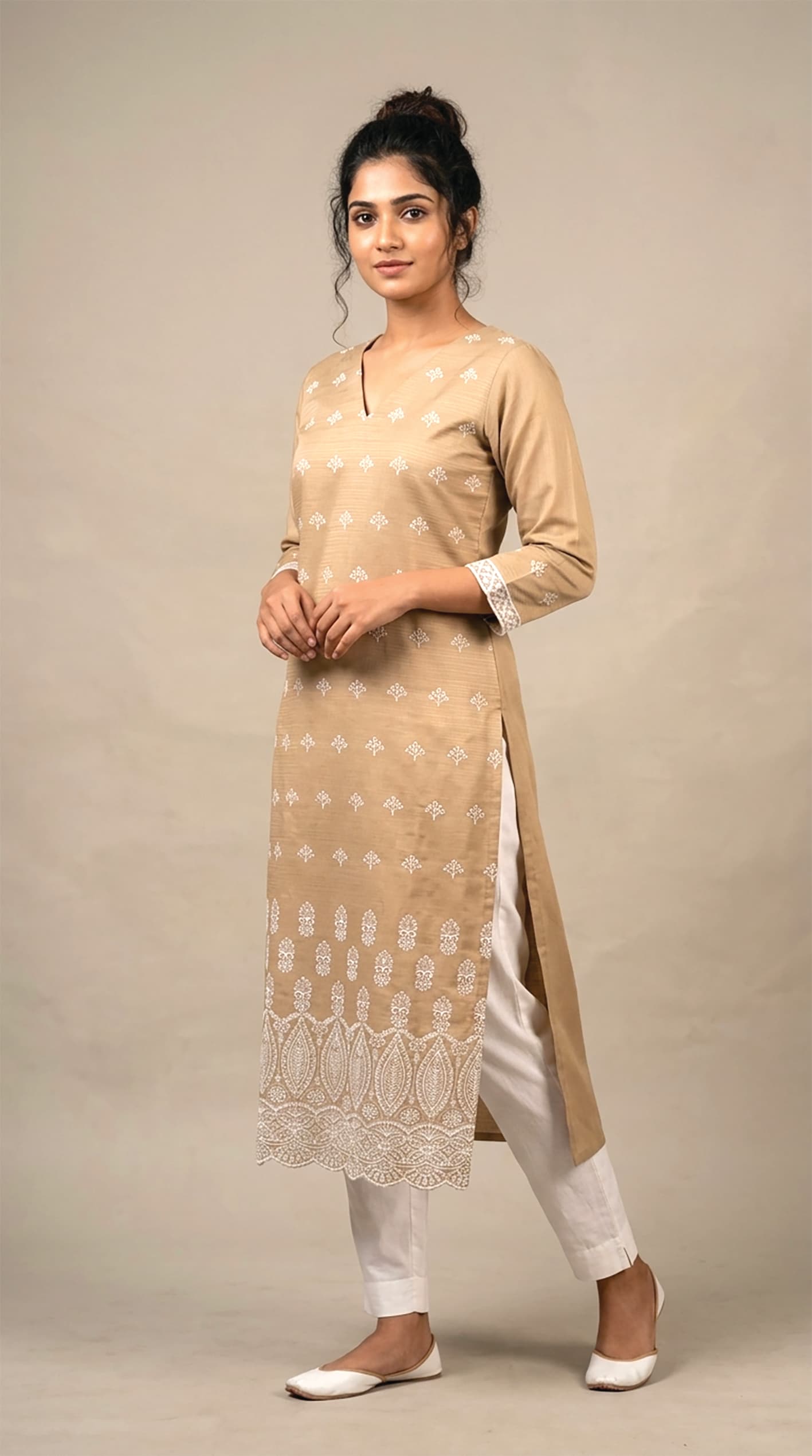 Vrinda — Beige booti-print kurta with a scalloped lace hem